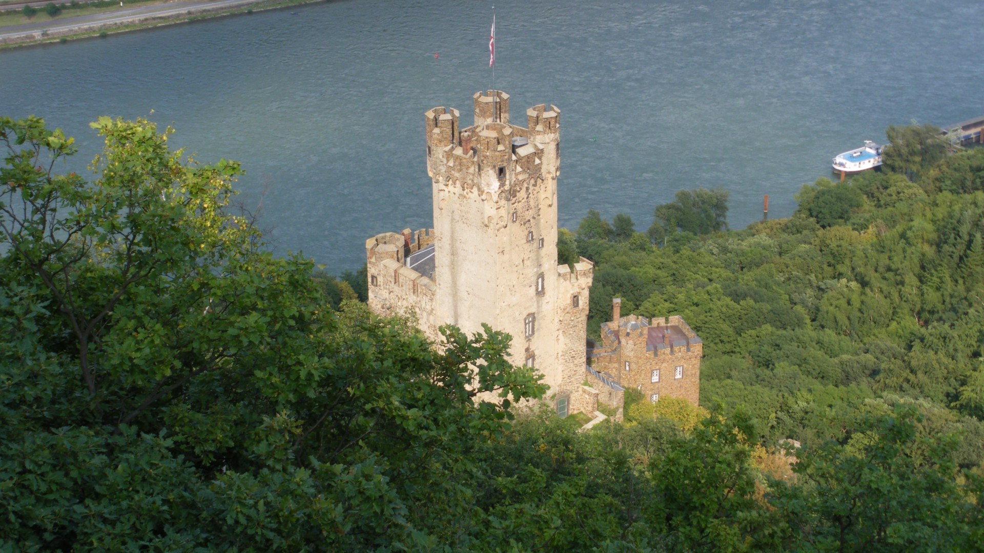 Der Rhein-Burgen-Weg Der Rhein-Burgen-Weg